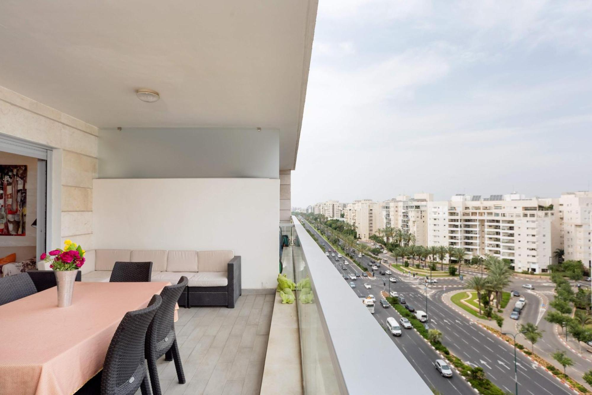 Urban Gem With Outdoor Lounge By Sea N' Rent Apartment Tel Aviv Bagian luar foto